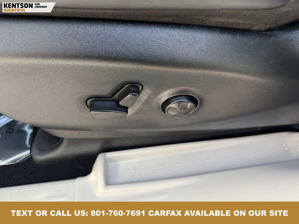 Used 2024 Chrysler Pacifica Select image 29