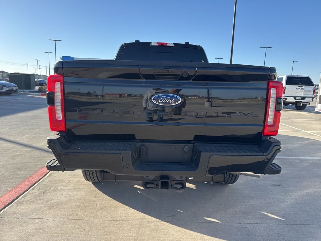 Used 2023 Ford F250 Lariat w/ Sport Appearance Package AWD/4WD image 4