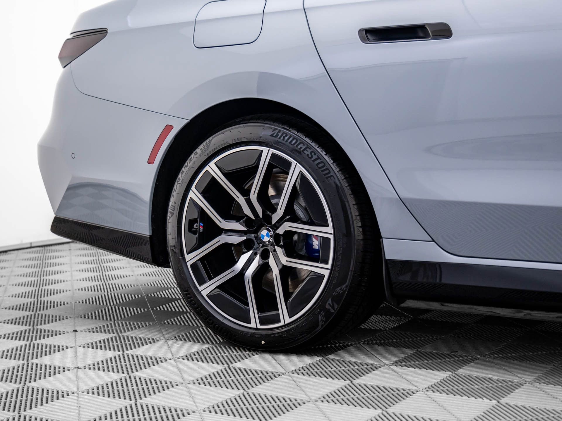 Certified 2025 BMW i7 xDrive60 image 34