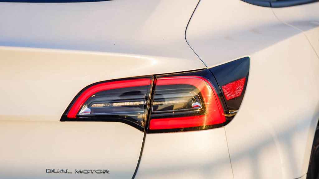 Used 2018 Tesla Model 3 image 9