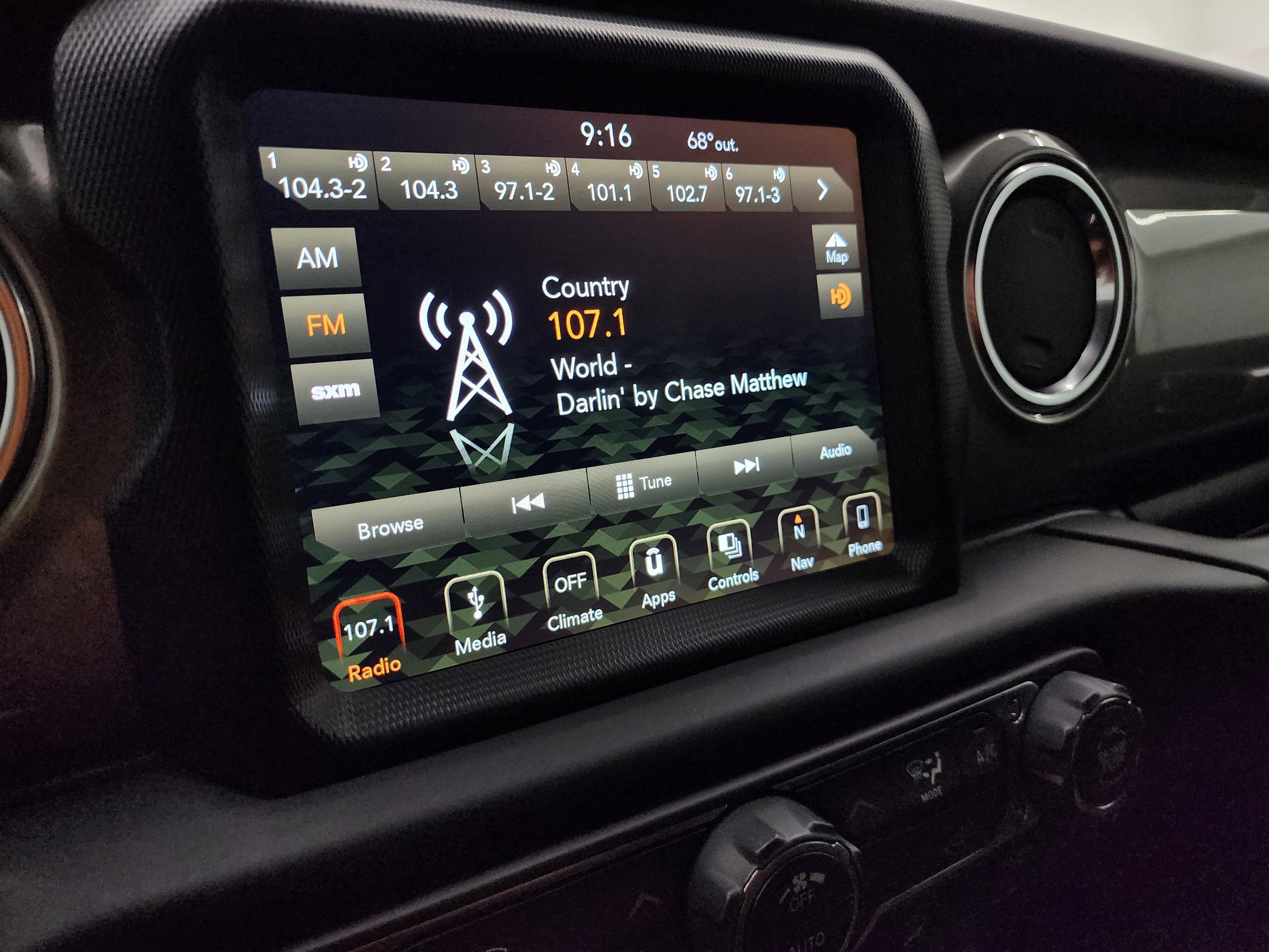 Used 2018 Jeep Wrangler Unlimited Sahara image 39