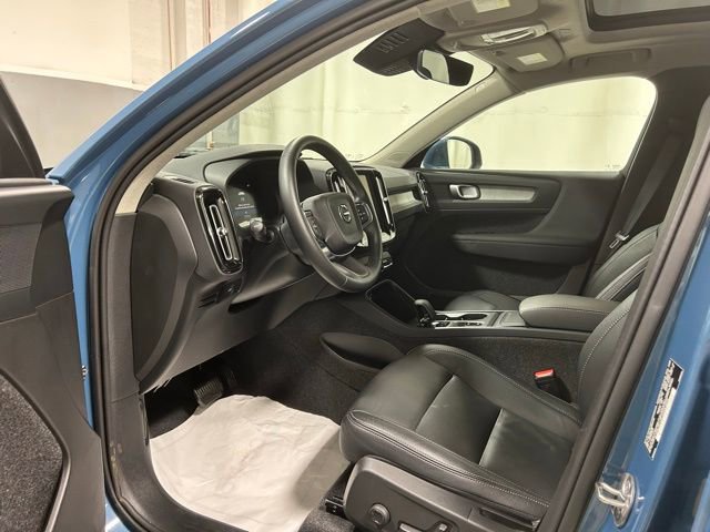 Used 2025 Volvo XC40 B5 Core AWD/4WD image 8