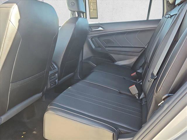Used 2023 Volkswagen Tiguan SE R-Line image 21