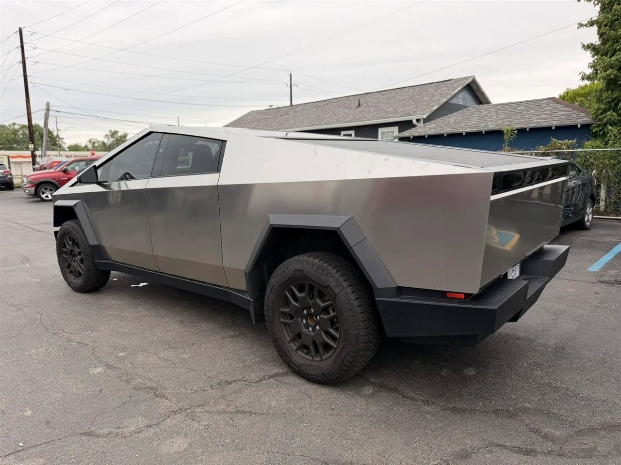 Used 2024 Tesla Cybertruck AWD Crew Cab image 15