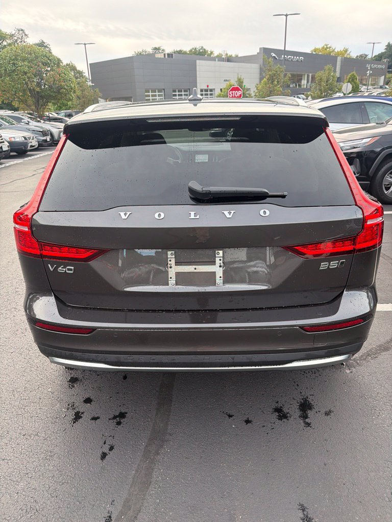 Certified 2025 Volvo V60 B5 Cross Country Plus AWD/4WD image 7