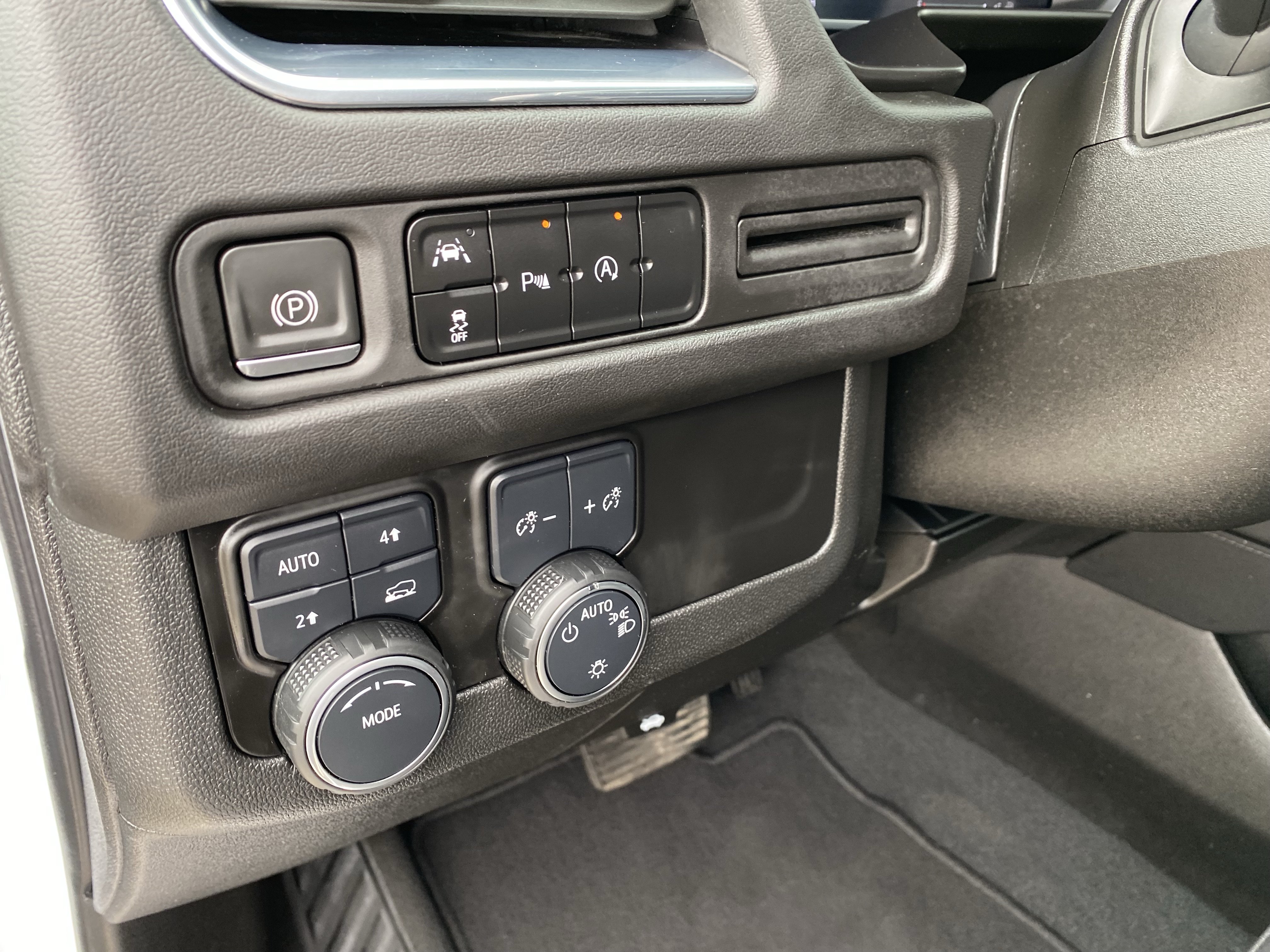 Used 2023 Chevrolet Suburban LT AWD/4WD image 20