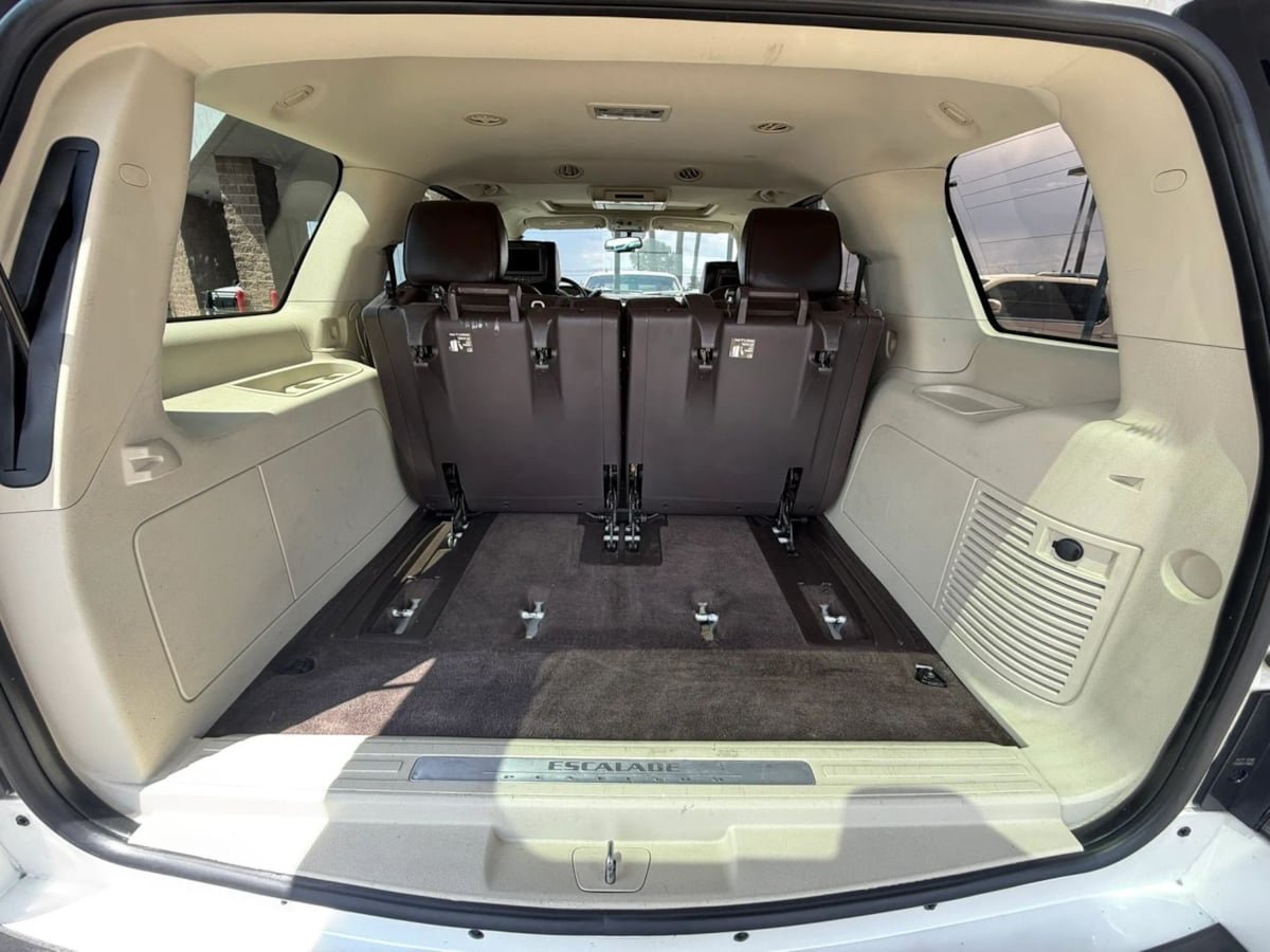 Used 2013 Cadillac Escalade Platinum AWD/4WD image 32