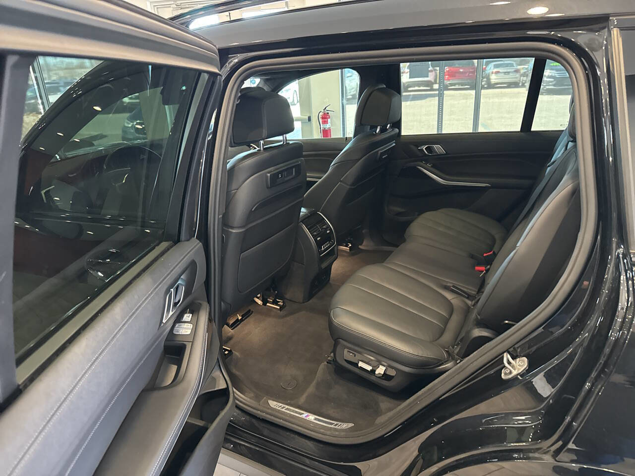 Used 2022 BMW X7 xDrive40i w/ M Sport Package image 28