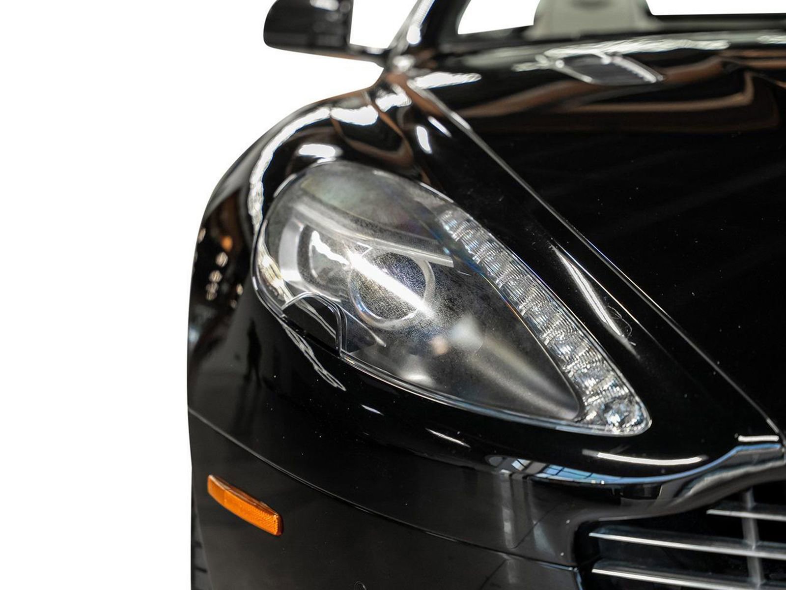 Used 2015 Aston Martin DB9 Volante image 8