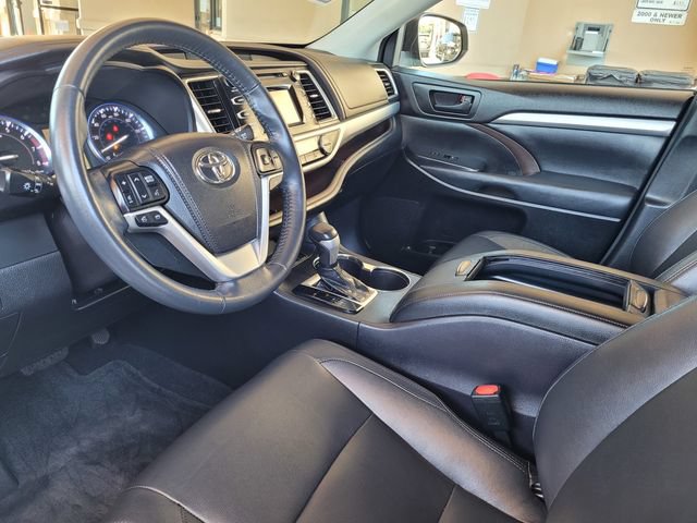 Used 2014 Toyota Highlander Plus FWD image 12