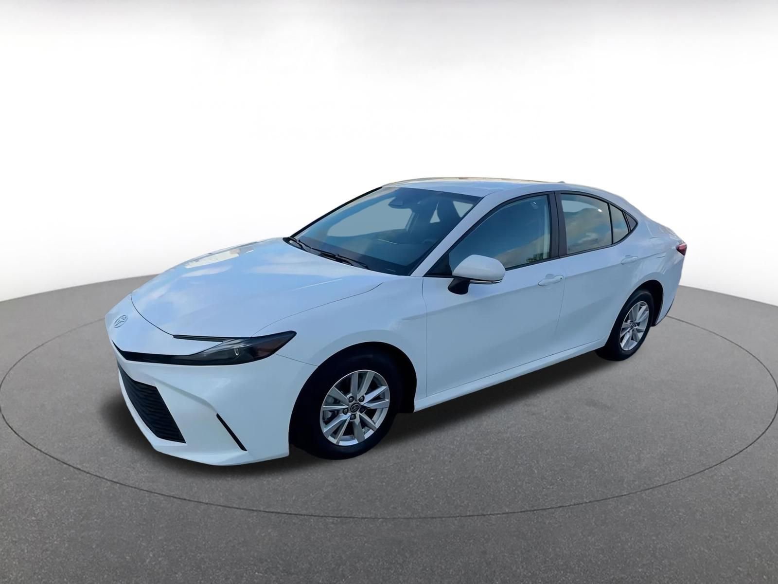 Used 2025 Toyota Camry LE image 8