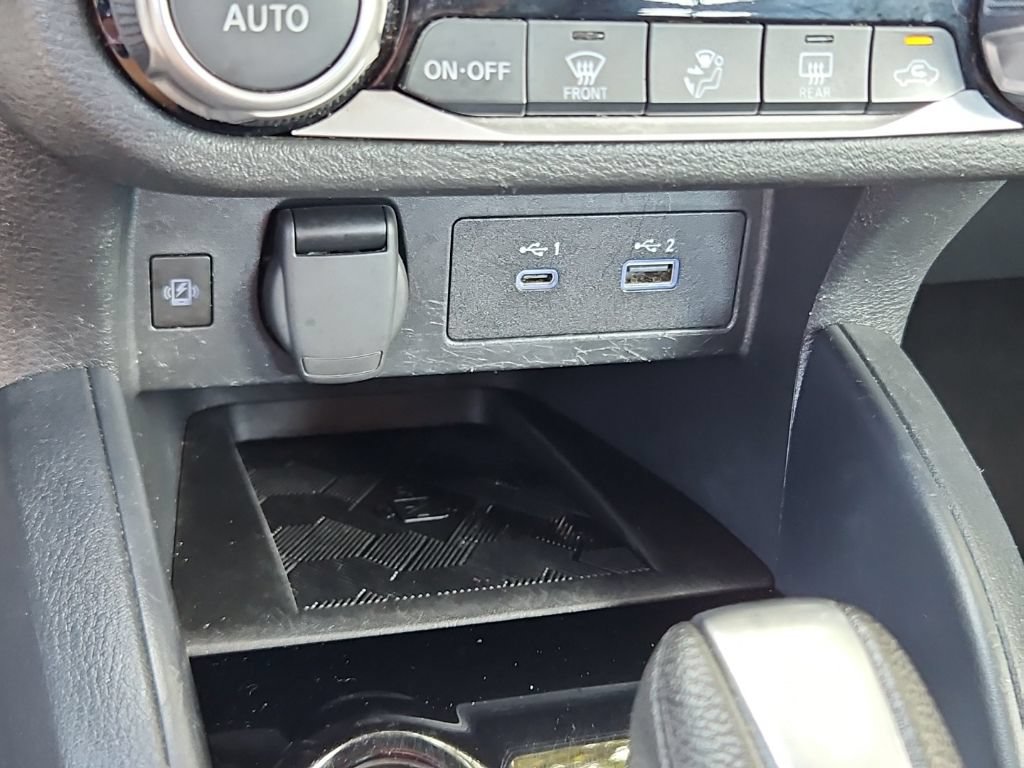 Used 2024 Nissan Versa SR FWD image 18