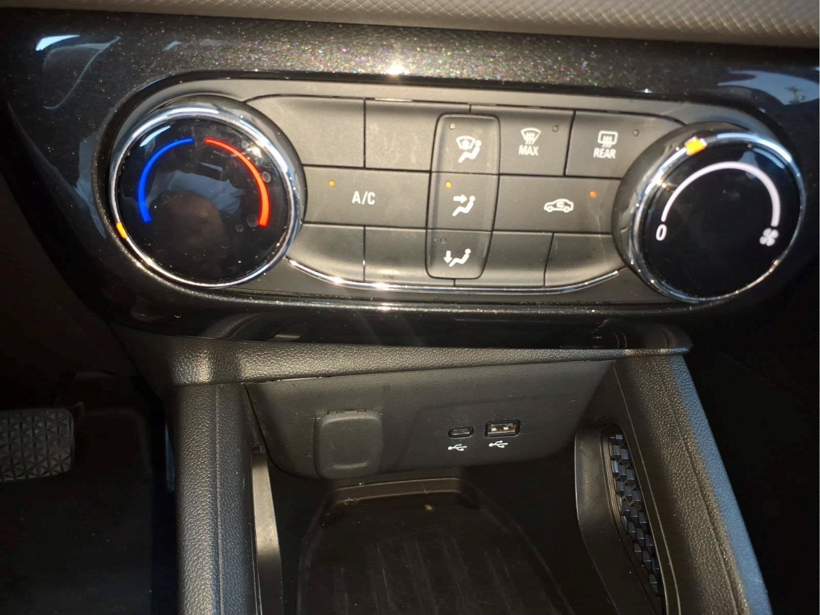 Used 2025 Chevrolet TrailBlazer LT AWD/4WD image 23