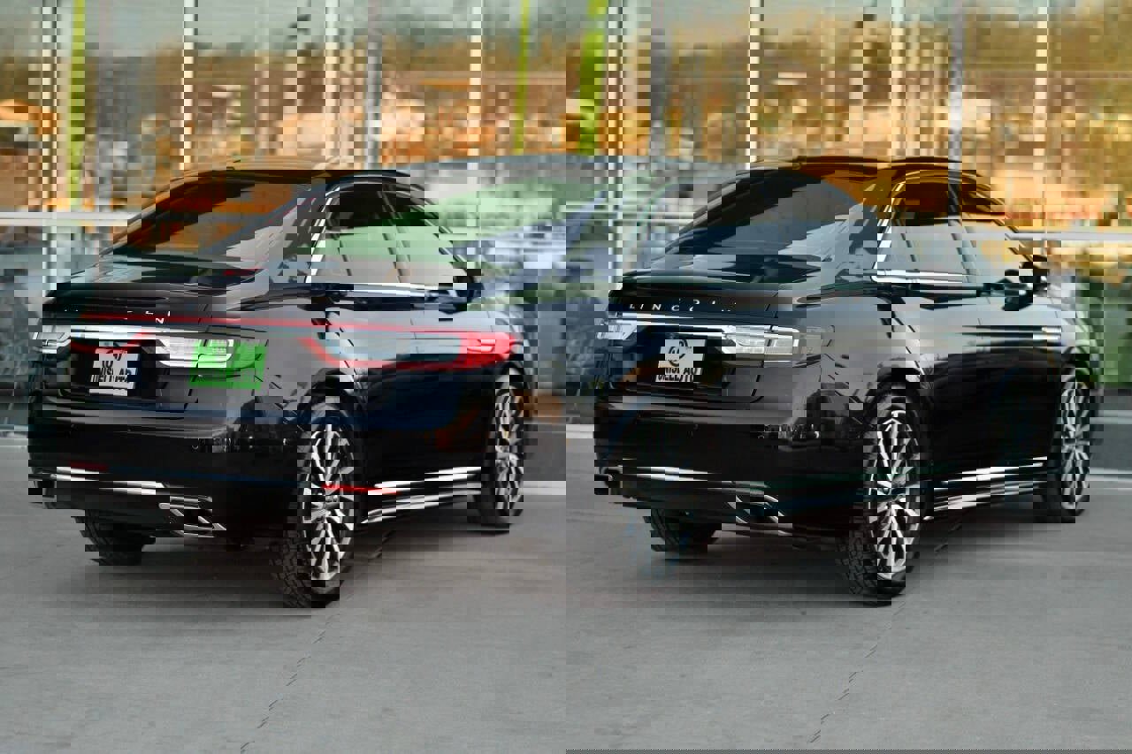 Used 2017 Lincoln Continental Select AWD/4WD image 7