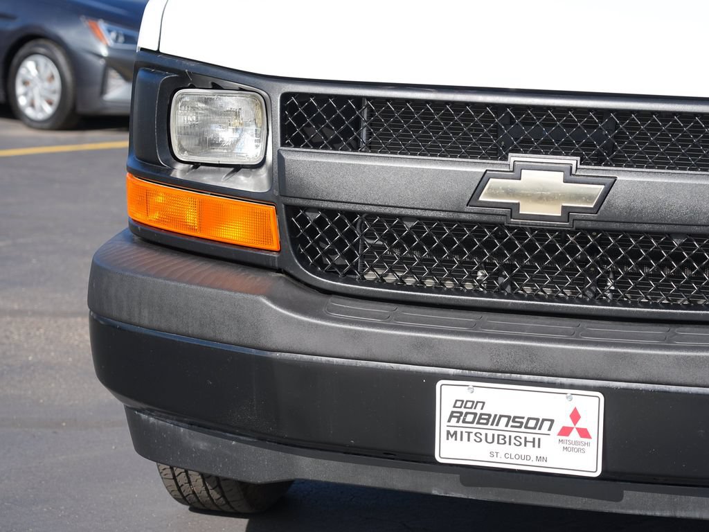 Used 2017 Chevrolet Express 2500 RWD image 9