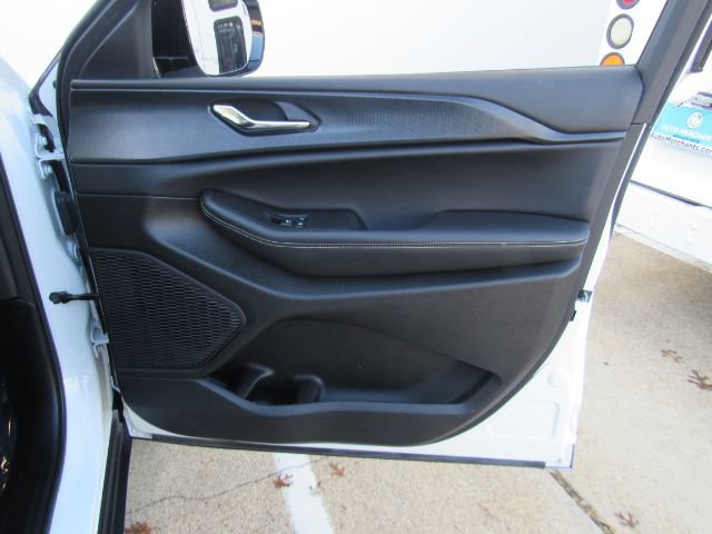 Used 2025 Jeep Grand Cherokee Altitude AWD/4WD image 20