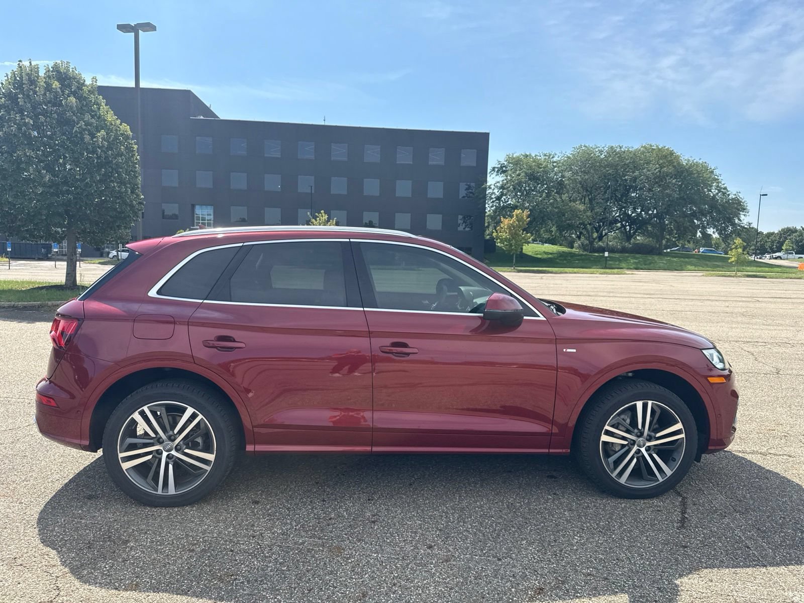 Used 2020 Audi Q5 e Prestige w/ Prestige Package AWD/4WD image 5