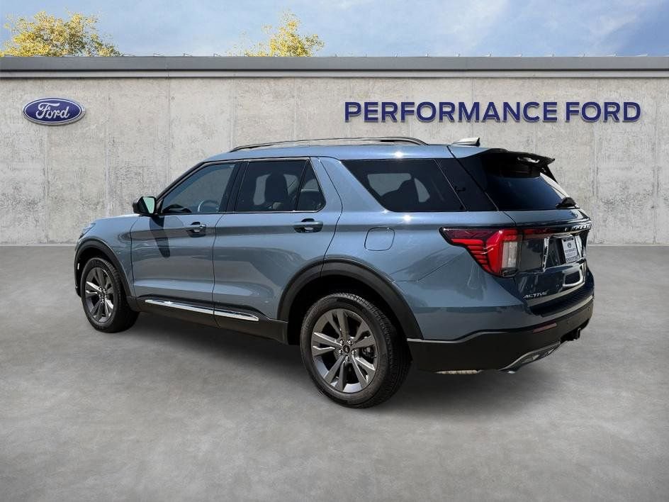Used 2025 Ford Explorer Active w/ Active Comfort Package image 13