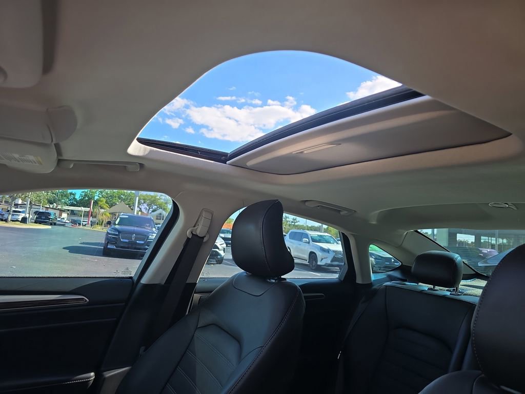 Used 2016 Ford Fusion SE w/ Equipment Group 202A FWD image 27