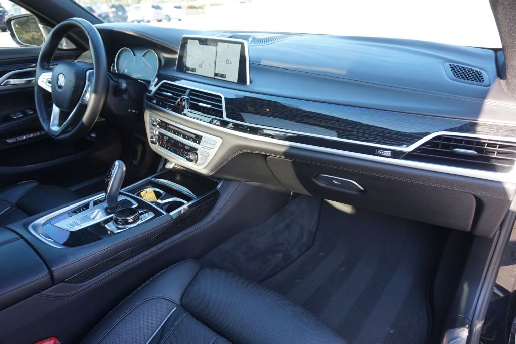 Used 2017 BMW 750i RWD image 29