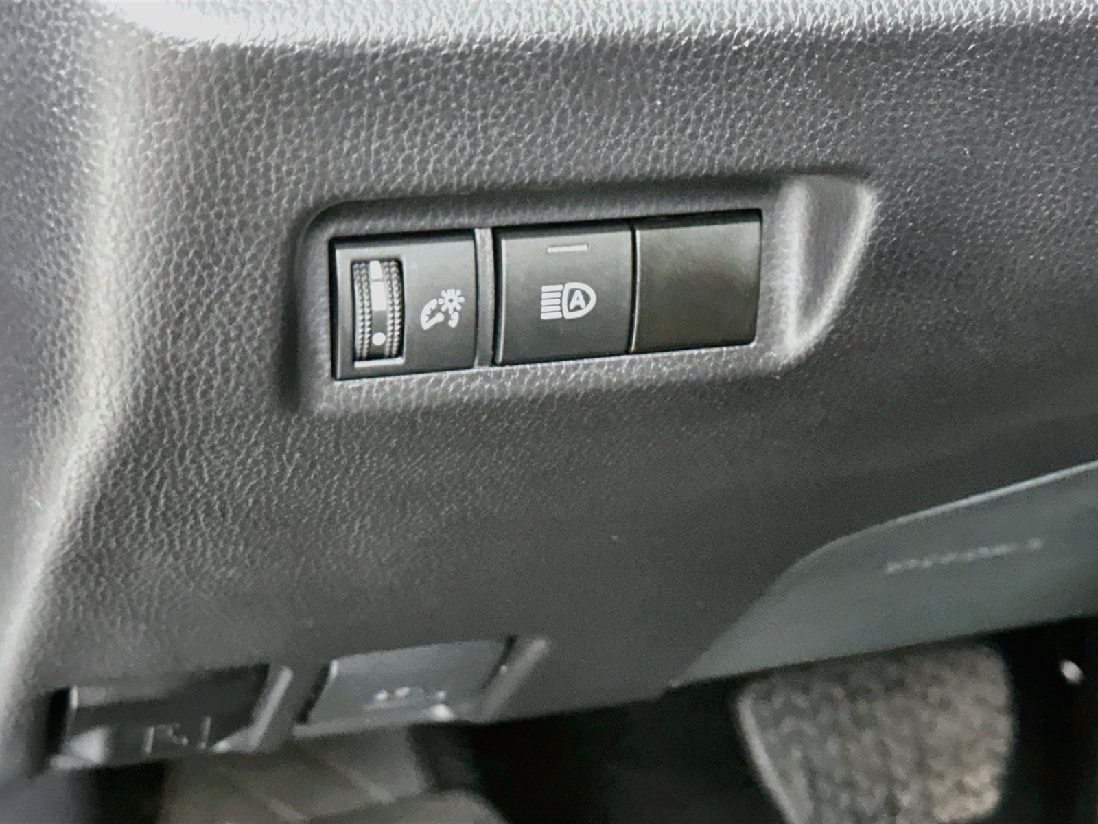 Used 2025 Toyota RAV4 LE AWD/4WD image 11