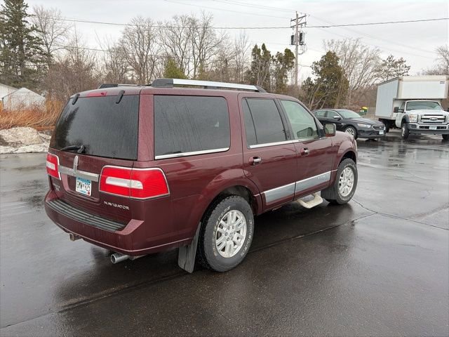 Used 2010 Lincoln Navigator 4WD image 4