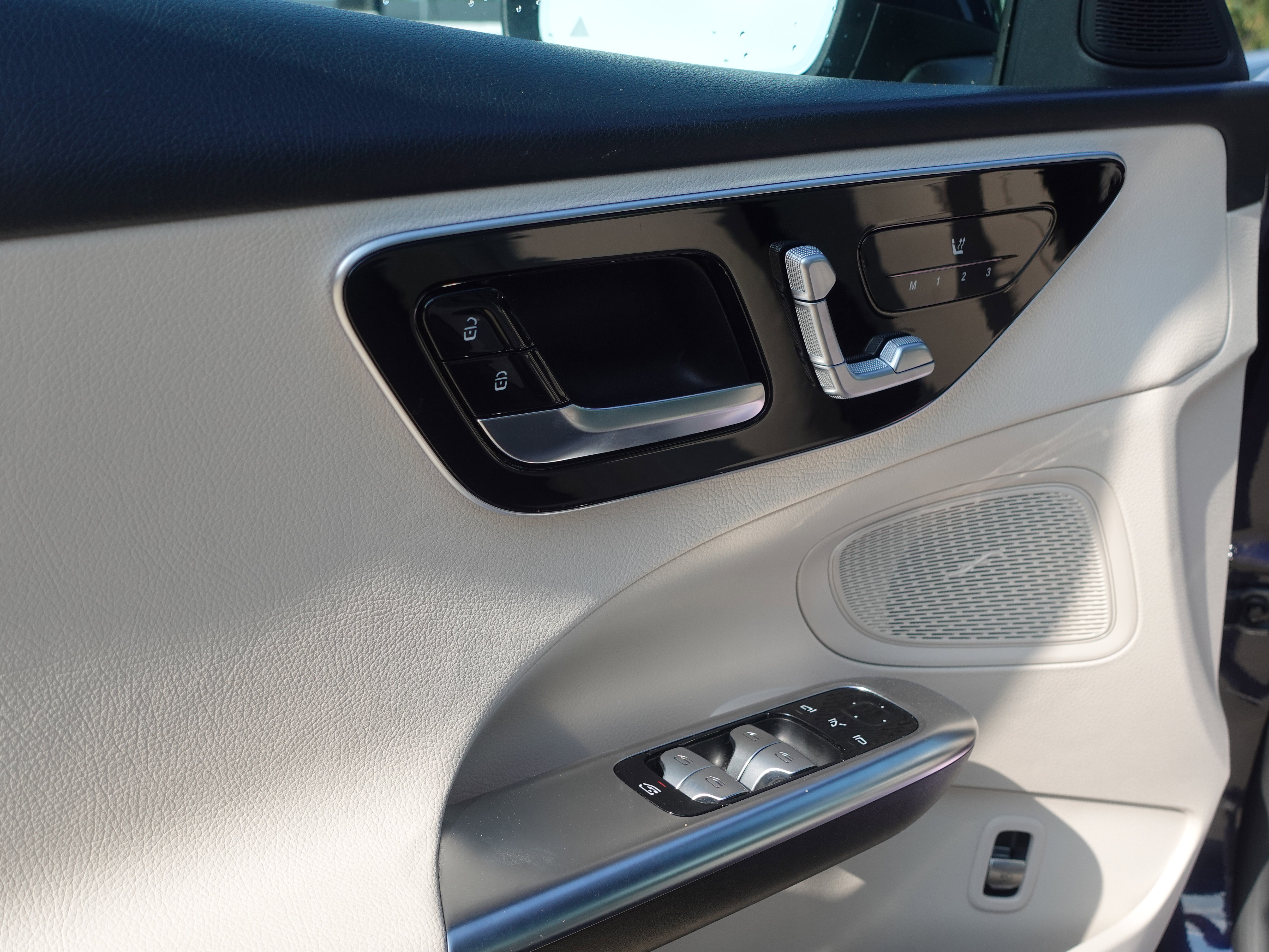 Used 2022 Mercedes-Benz C 300 4MATIC Sedan image 6