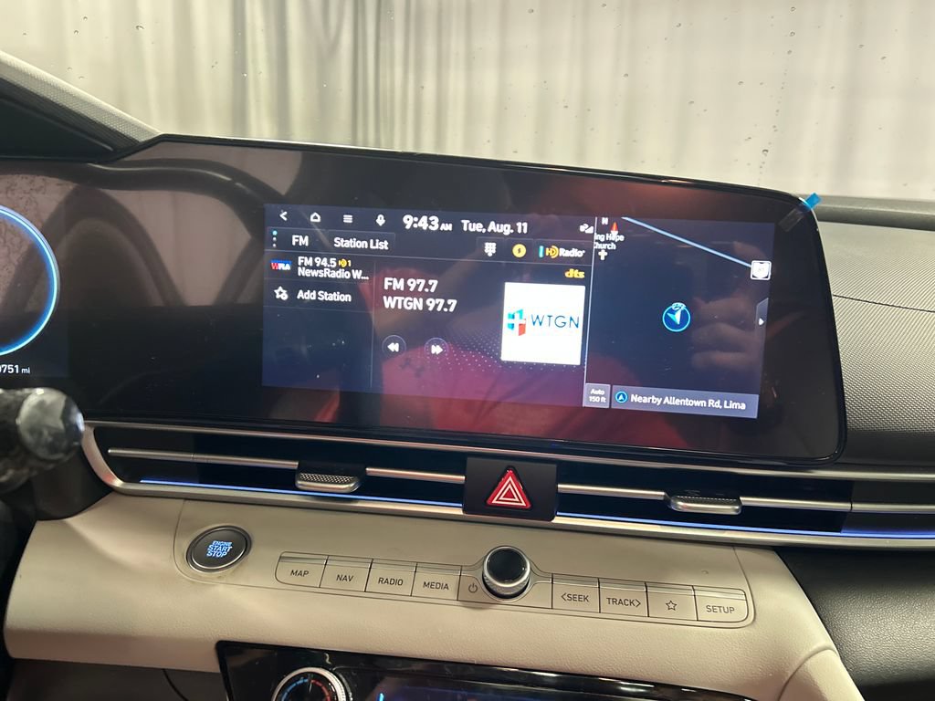 Used 2024 Hyundai Elantra Limited FWD image 15