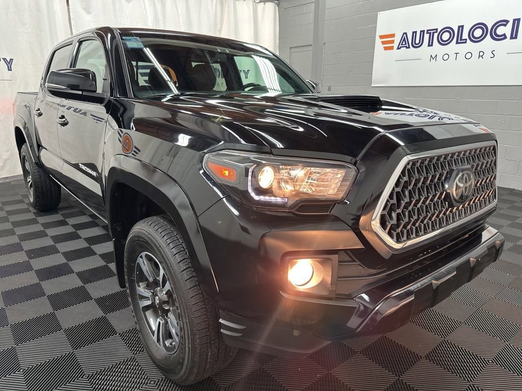 Used 2019 Toyota Tacoma TRD Sport AWD/4WD image 3