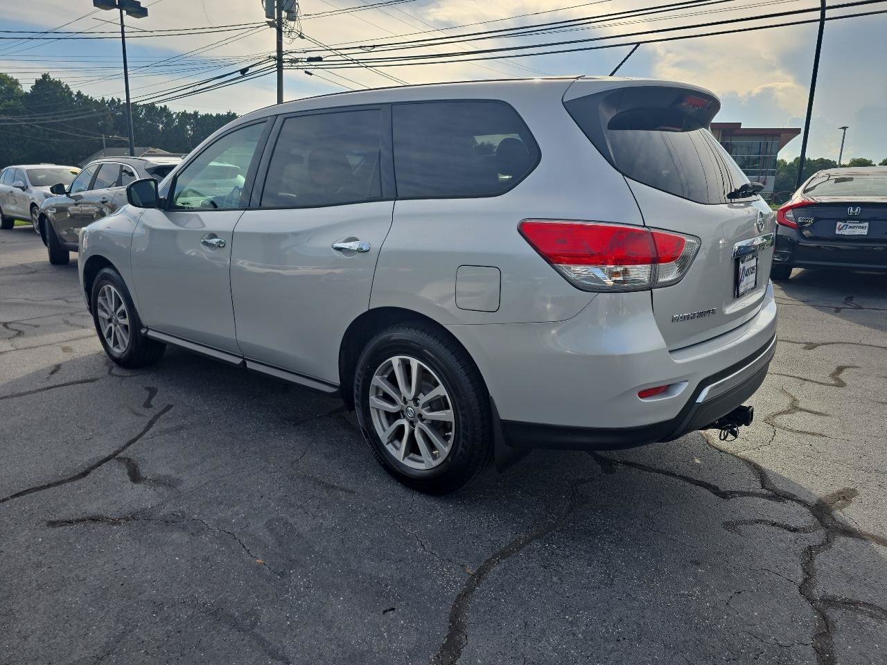 Used 2014 Nissan Pathfinder S AWD/4WD image 8