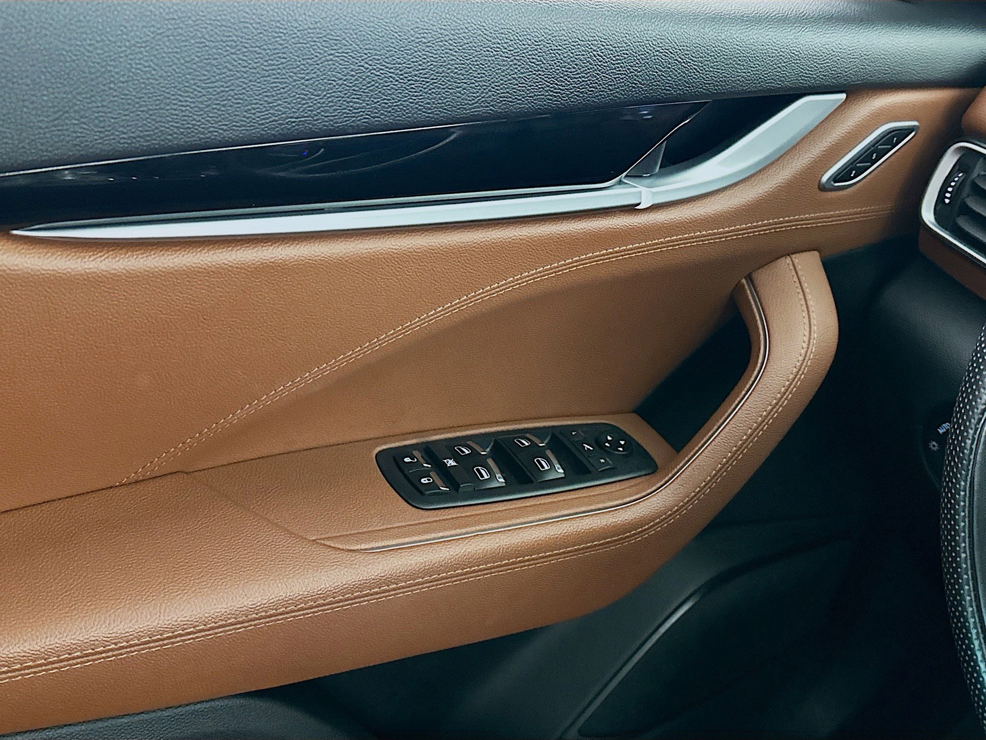 Used 2022 Maserati Levante Modena image 14