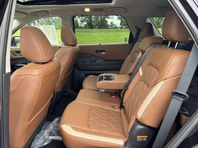 New 2026 Nissan Pathfinder Platinum w/ Cargo Package AWD/4WD image 22
