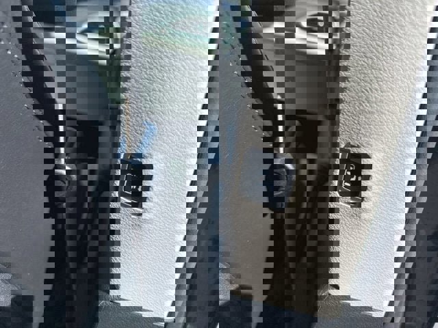 Used 2023 Chrysler Pacifica Touring-L image 12