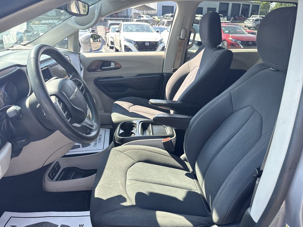 Used 2018 Chrysler Pacifica Touring Plus w/ Tire & Wheel Group image 15