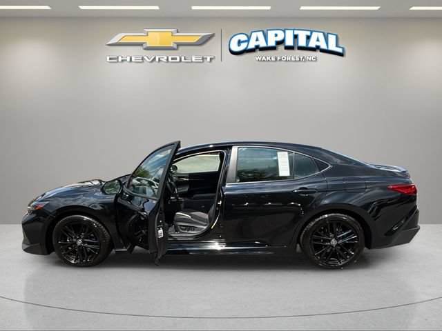 Used 2025 Toyota Camry SE FWD image 9