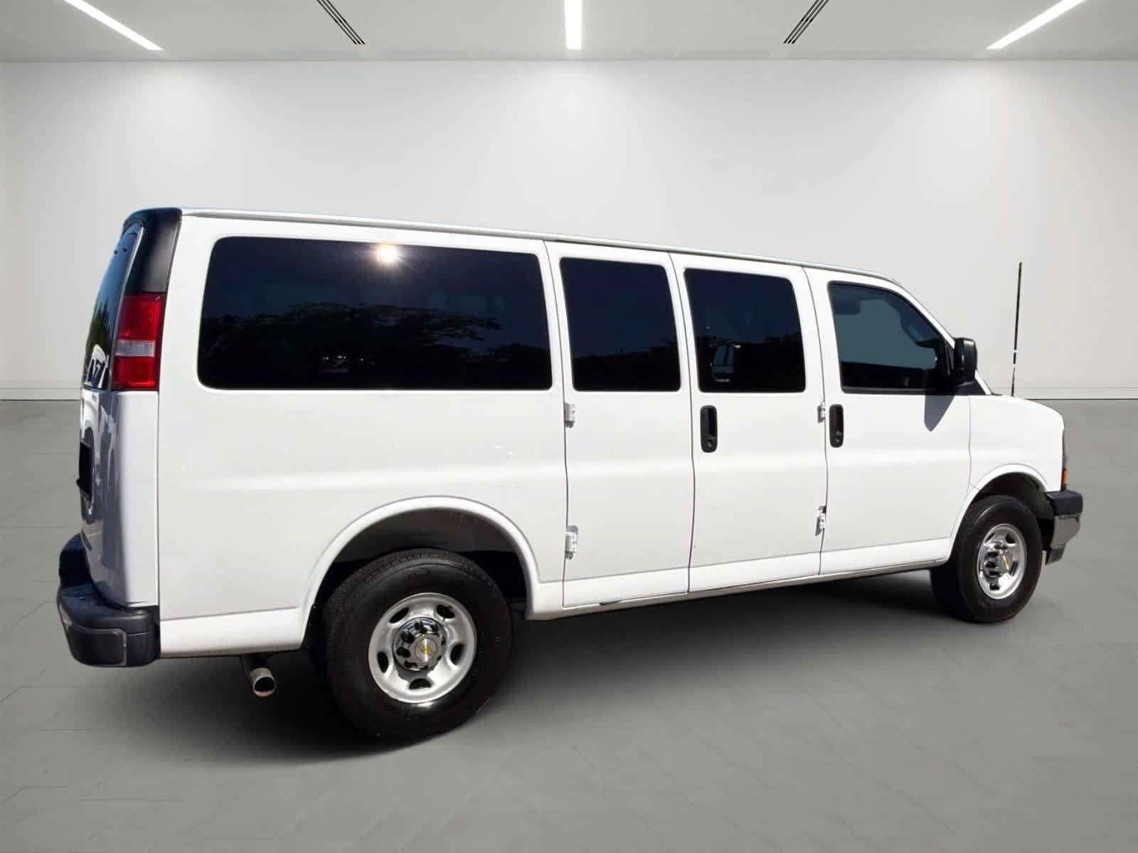 Used 2025 Chevrolet Express 2500 LT RWD image 4