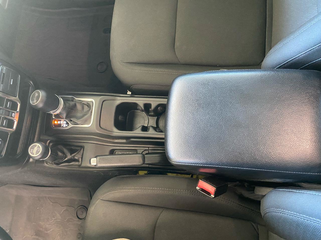 Used 2022 Jeep Wrangler Unlimited Sport AWD/4WD image 17