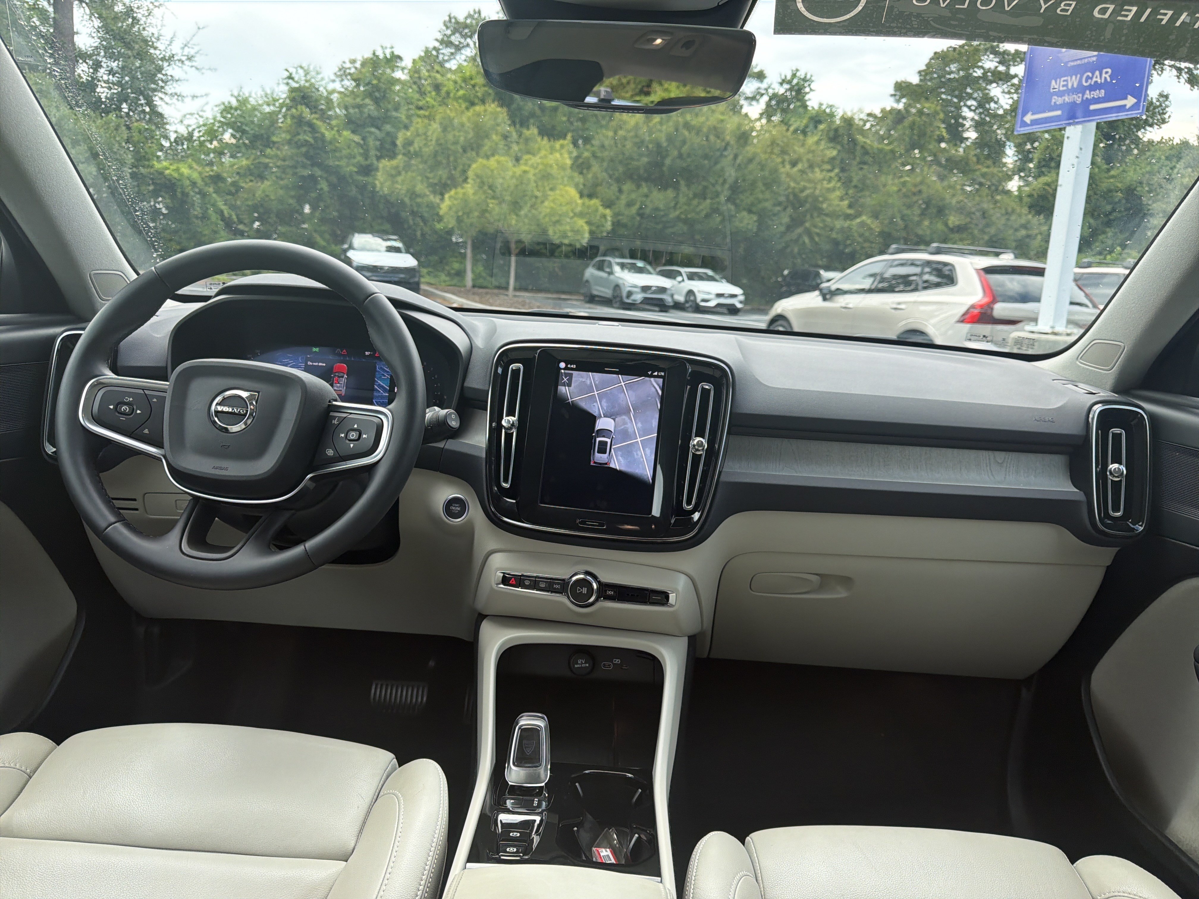 Certified 2025 Volvo XC40 B5 Plus AWD/4WD image 30