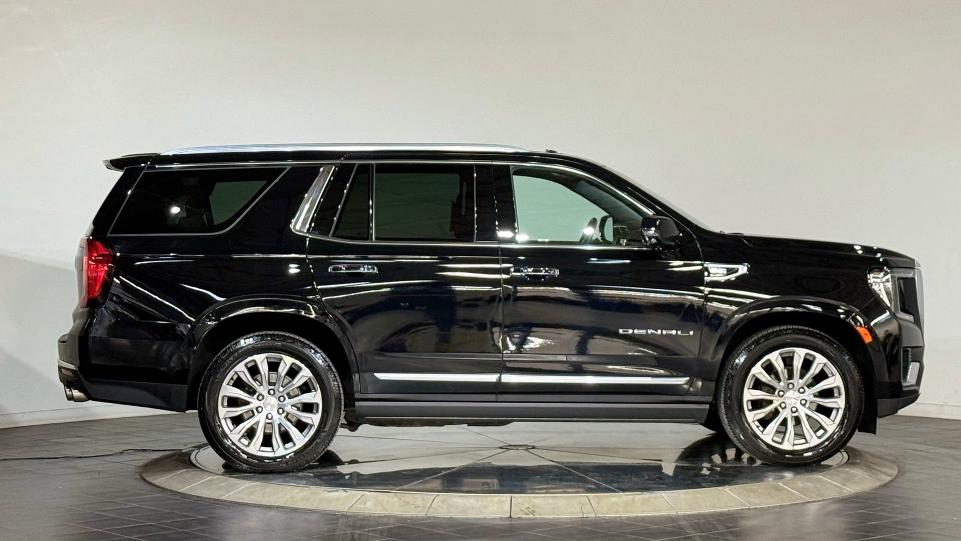 Used 2022 GMC Yukon Denali w/ Denali Ultimate Package image 11