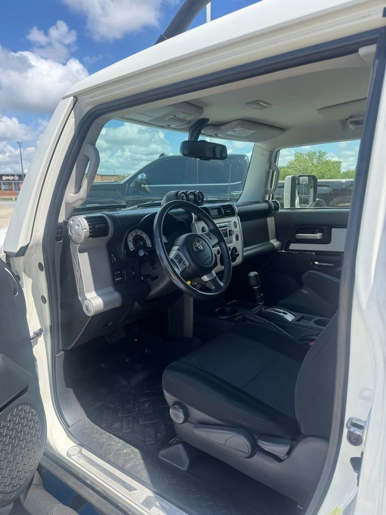 Used 2012 Toyota FJ Cruiser 2WD w/ Upgrade Pkg image 10