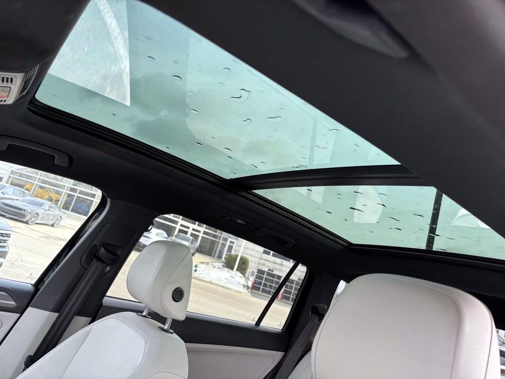 Used 2022 Volkswagen Tiguan SE R-Line image 25