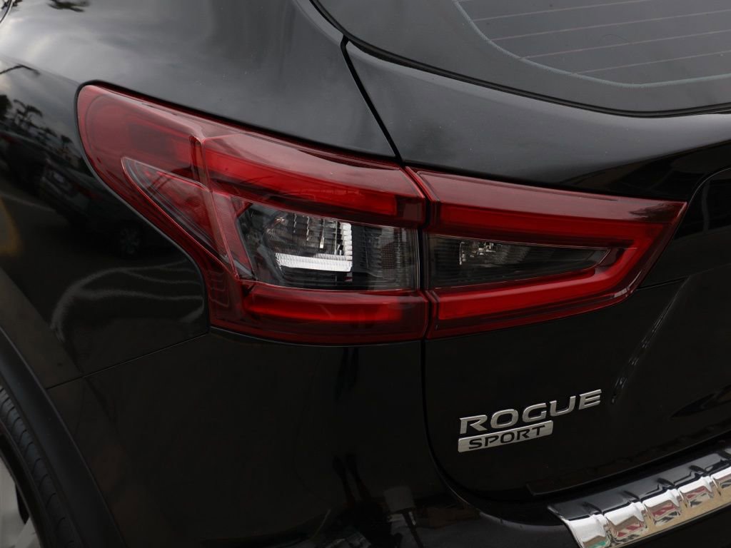 Used 2022 Nissan Rogue Sport SV image 7