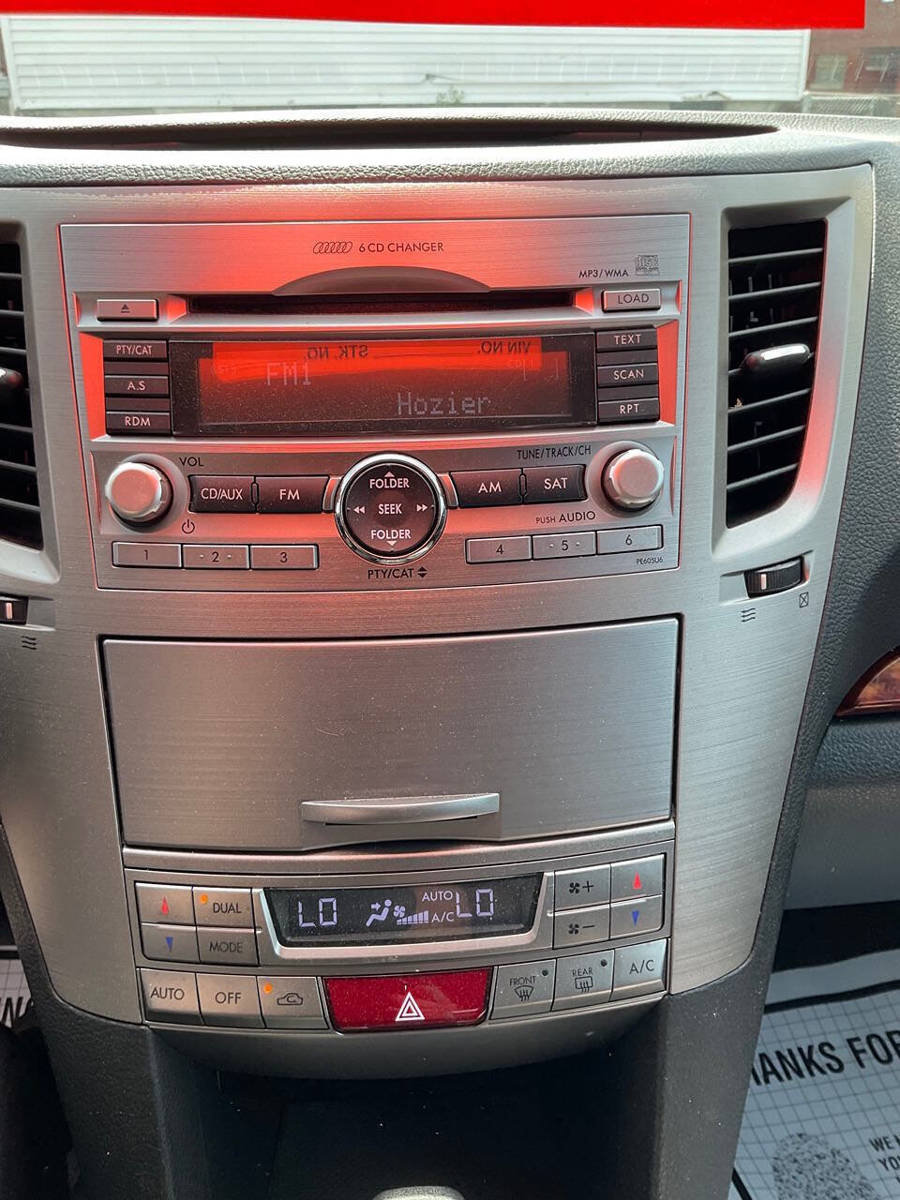 Used 2011 Subaru Outback 2.5i Limited AWD/4WD image 12
