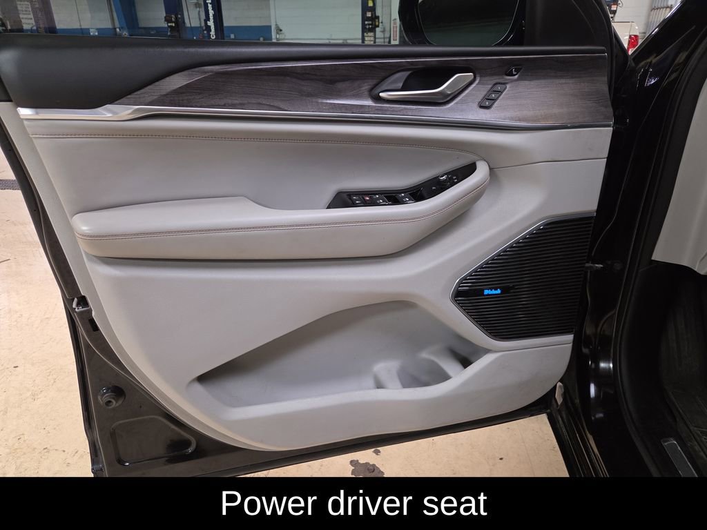 Used 2022 Jeep Grand Cherokee L Overland w/ Luxury Tech Group IV image 11