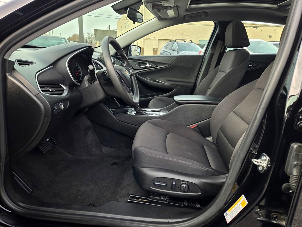 Used 2024 Chevrolet Malibu LT image 28