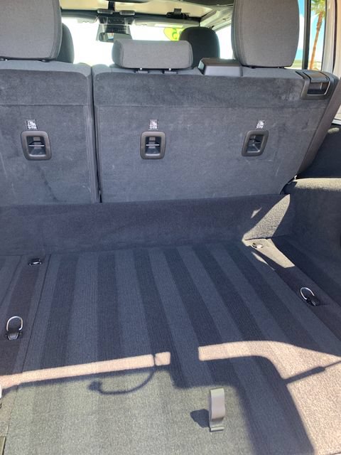 Used 2025 Jeep Wrangler Unlimited Sahara AWD/4WD image 12