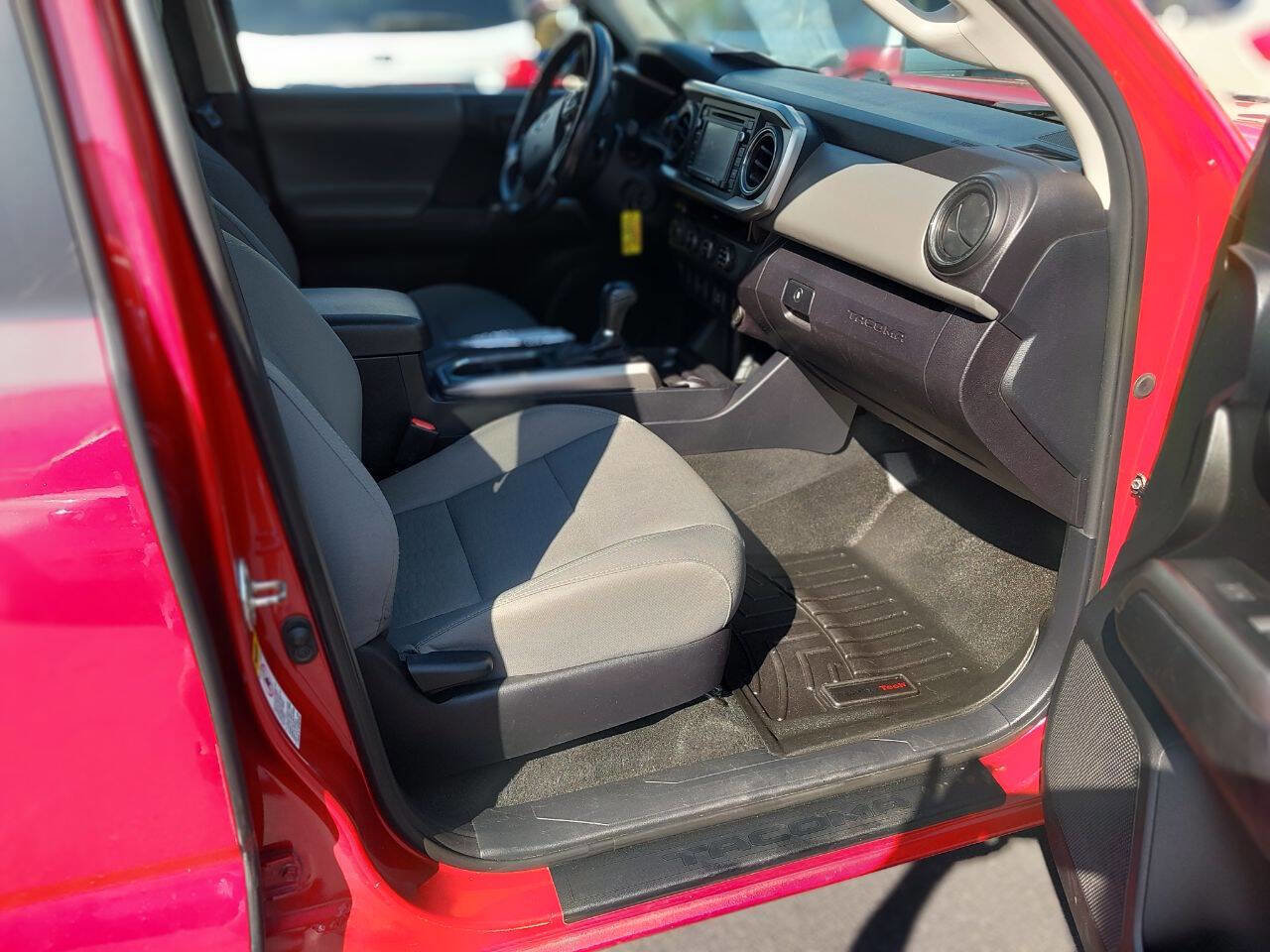 Used 2017 Toyota Tacoma TRD Off-Road image 7