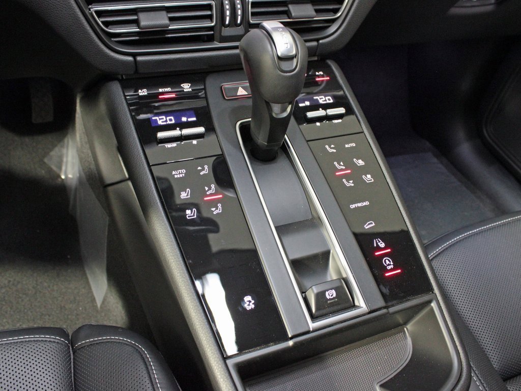 Used 2025 Porsche Macan image 29