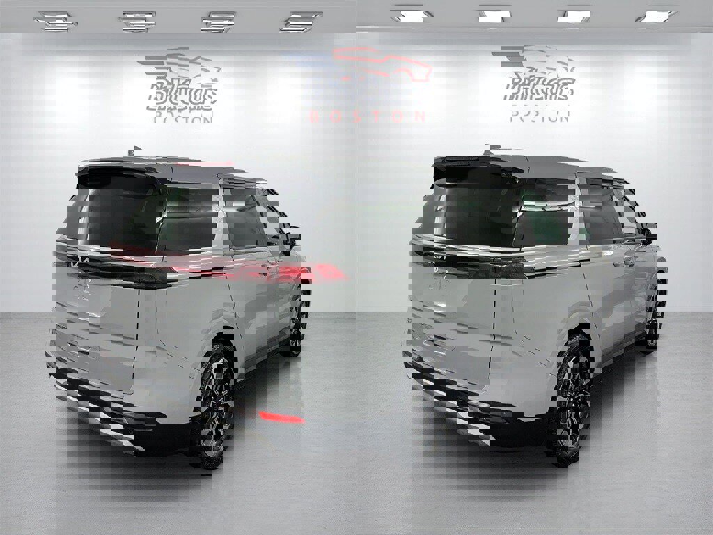 Used 2022 Kia Carnival EX image 4