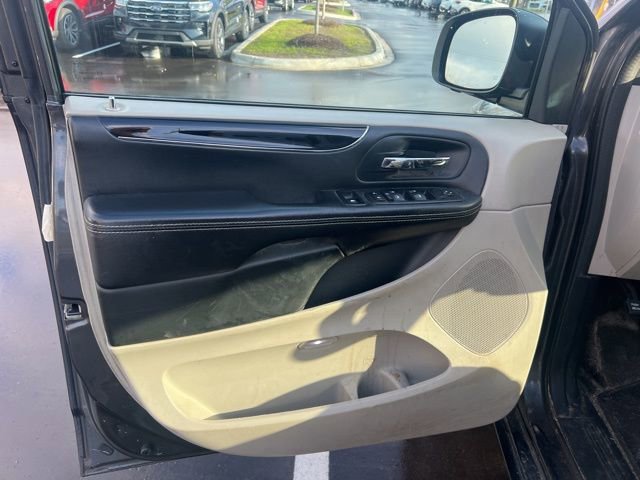 Used 2017 Dodge Grand Caravan SXT image 9